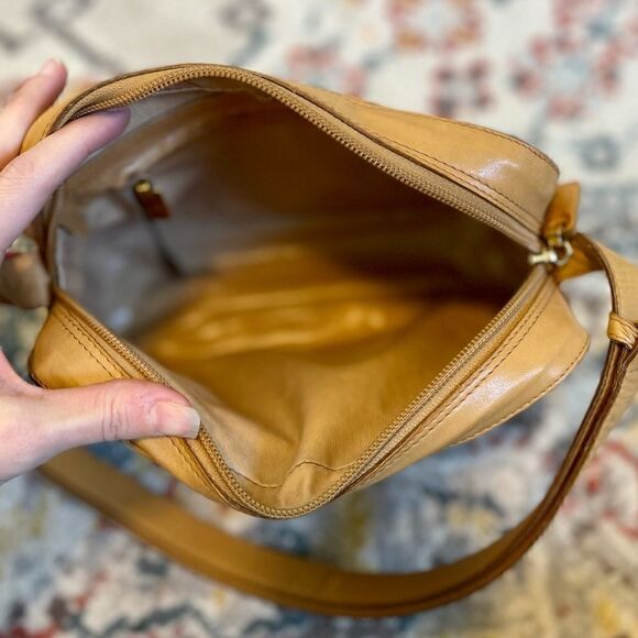 Bottega Veneta Vintage Tan Crossbody Shoulder bag - Picture 7 of 12